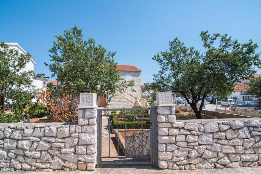 Apartments Batinic Supetar Zewnętrze zdjęcie